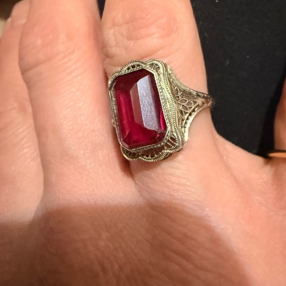 Antique 14kt lace filigree white gold Ring with a synthetic ruby - Picture 15 of 16